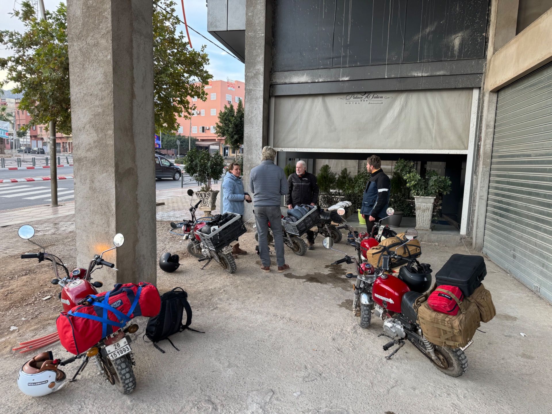 Morning bike inspection and start-up at the hotel in Béni Mellal