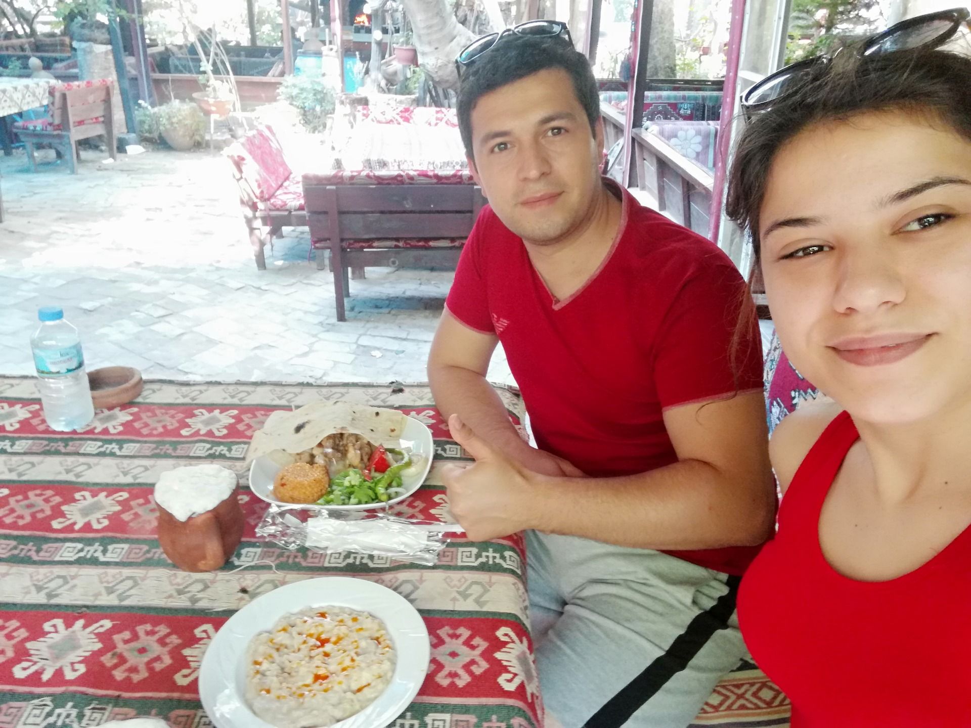 Hello Hive and Travel Feed Family. We went to a very beautiful place with my wife today. I want to introduce this place to you. First, we went to the restaurant and had lunch. Our meals;