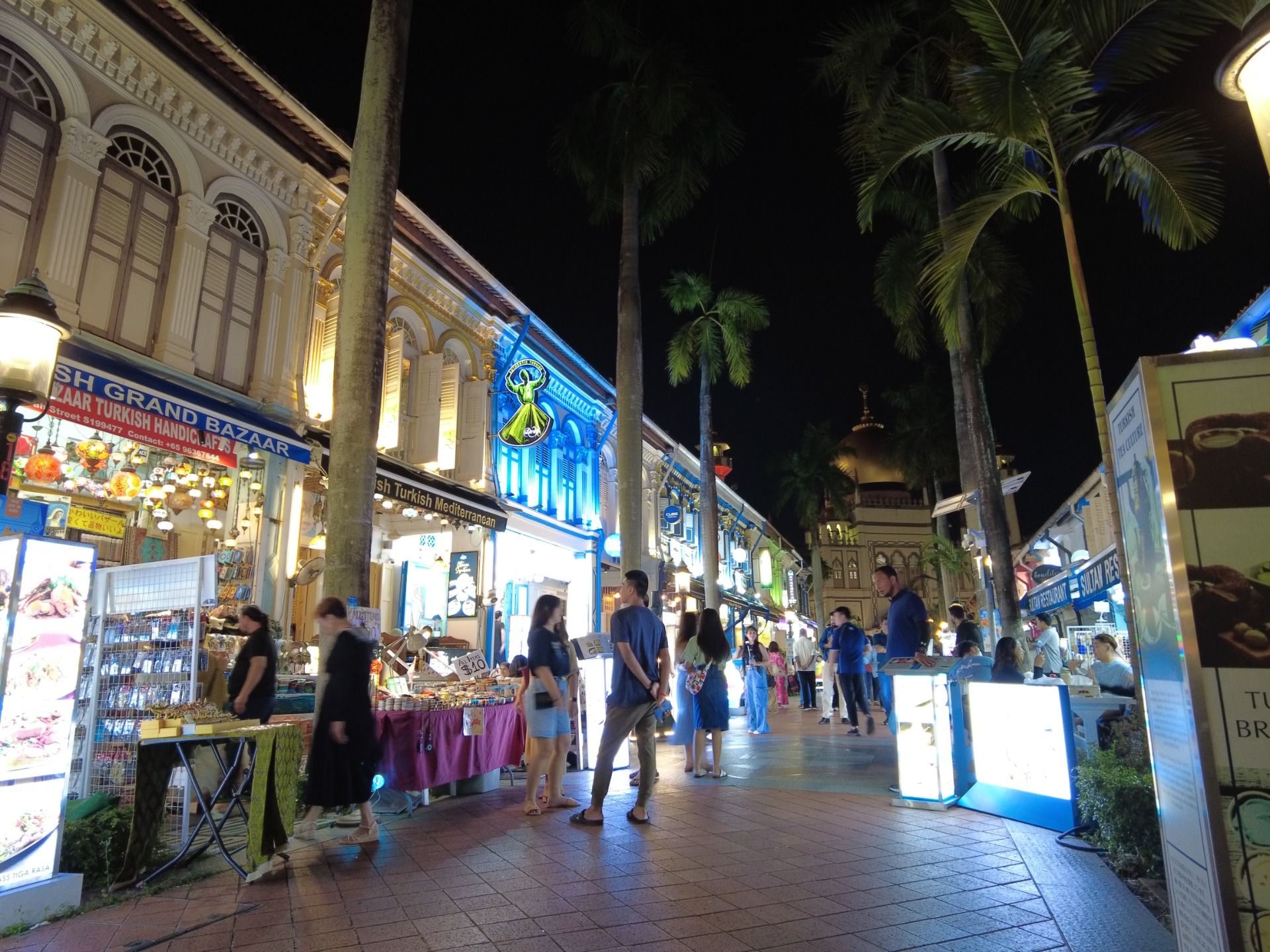 My experience of walking along Muscat Street at night