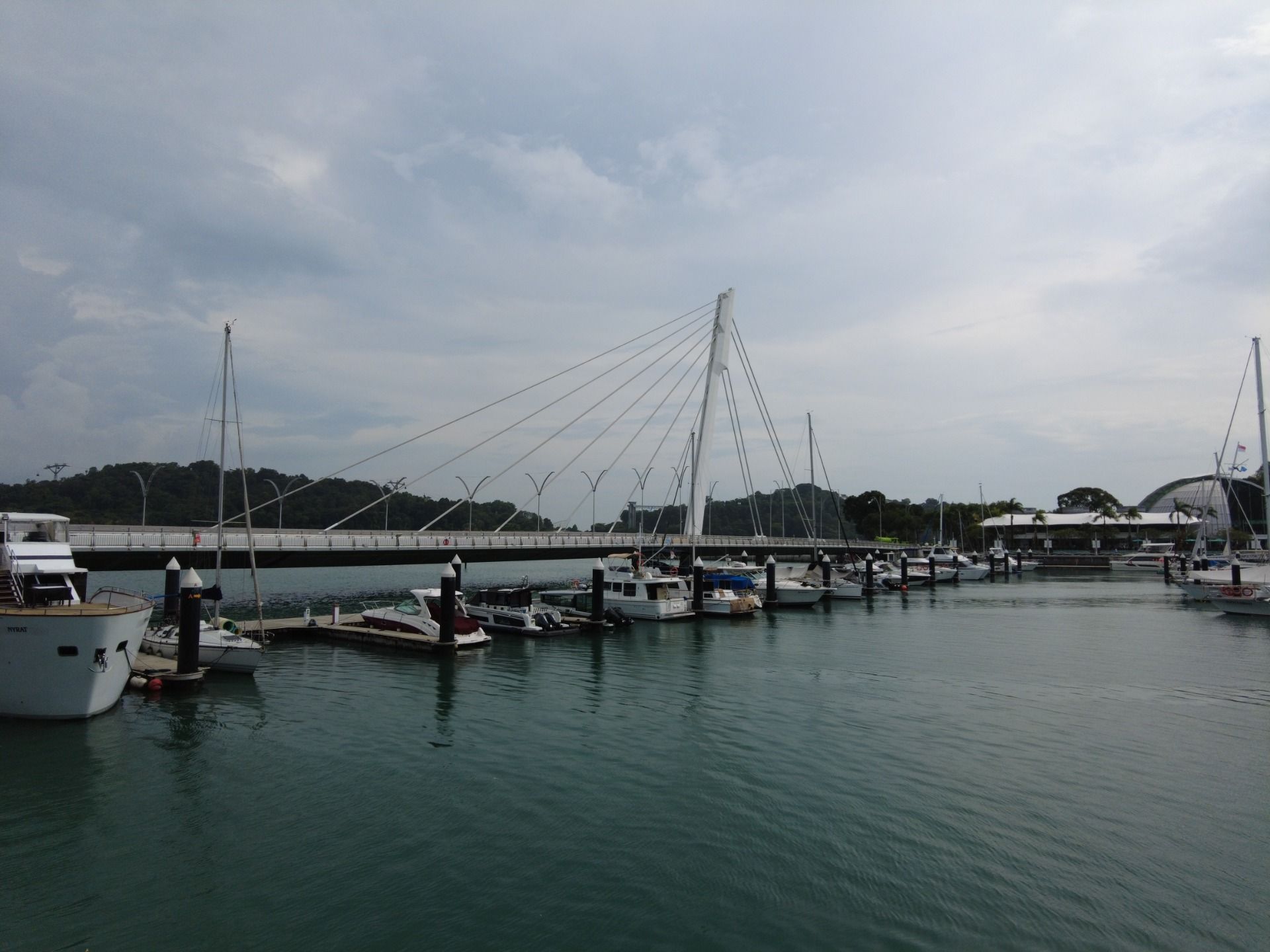 A Stroll along Keppel Bay to admire the Reflection's architectural marvel