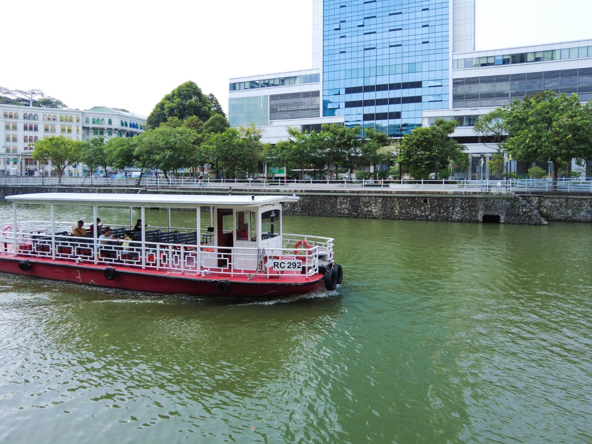 An Afternoon Wander: Discovering the Charm and Cool Vibes of Clarke Quay