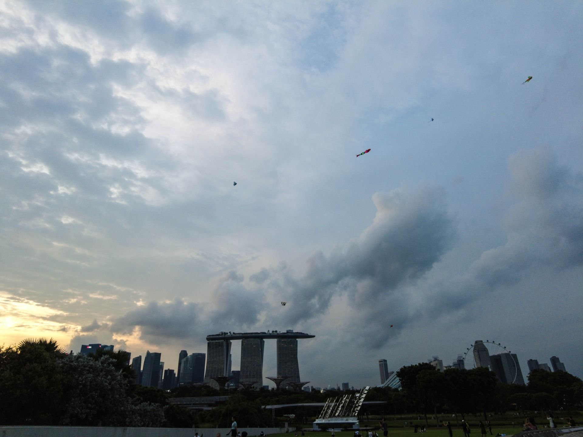 Weekend Experience at Marina Barrage: Scenic Views, Family Fun, and Kite-Flying Joy