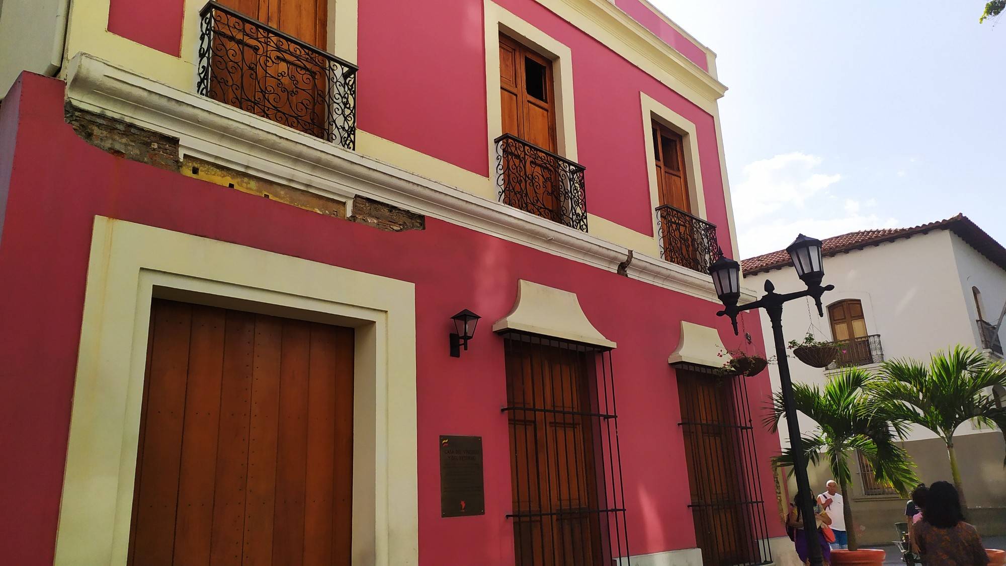 Simón Bolivar House / Casa del Vínculo y el Retorno Eng/ Esp 