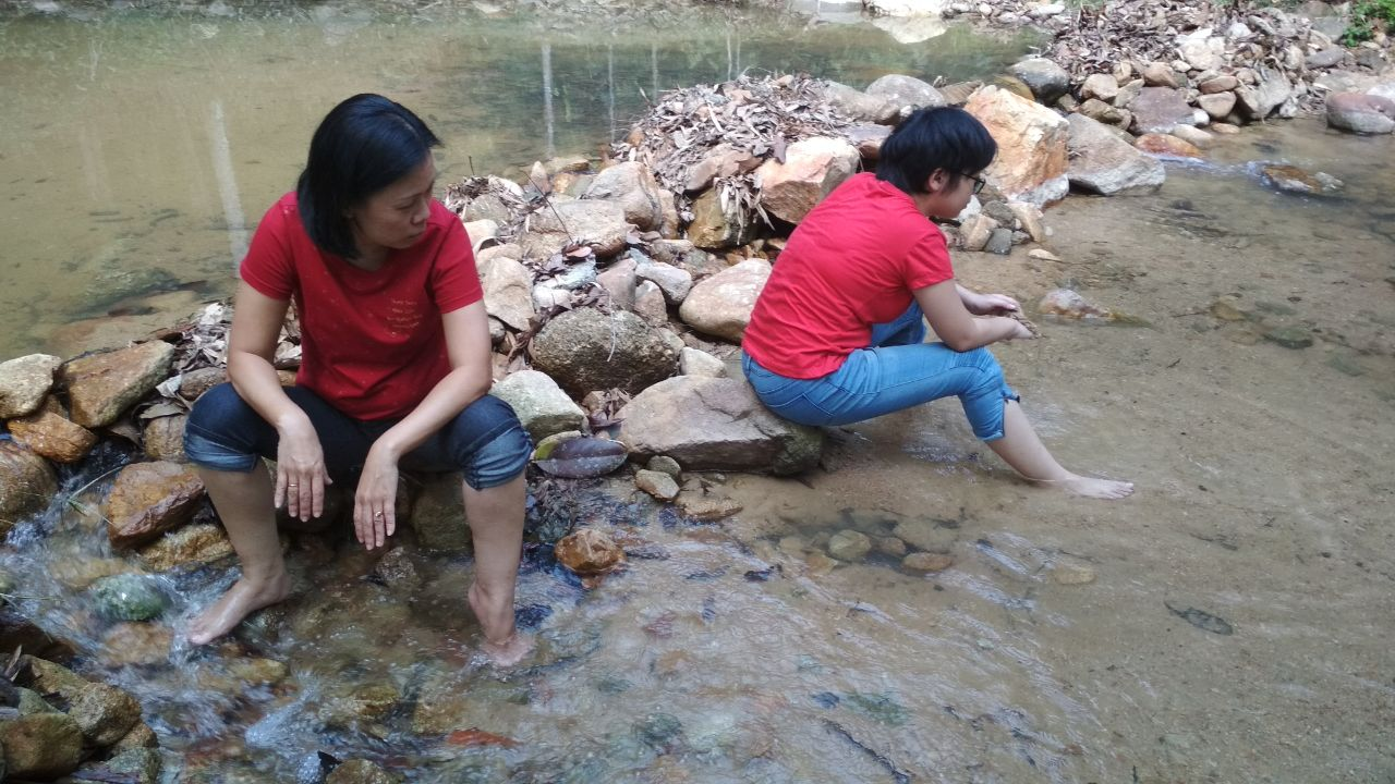 Scroll up and see the mother and daughter difference after 8 years
