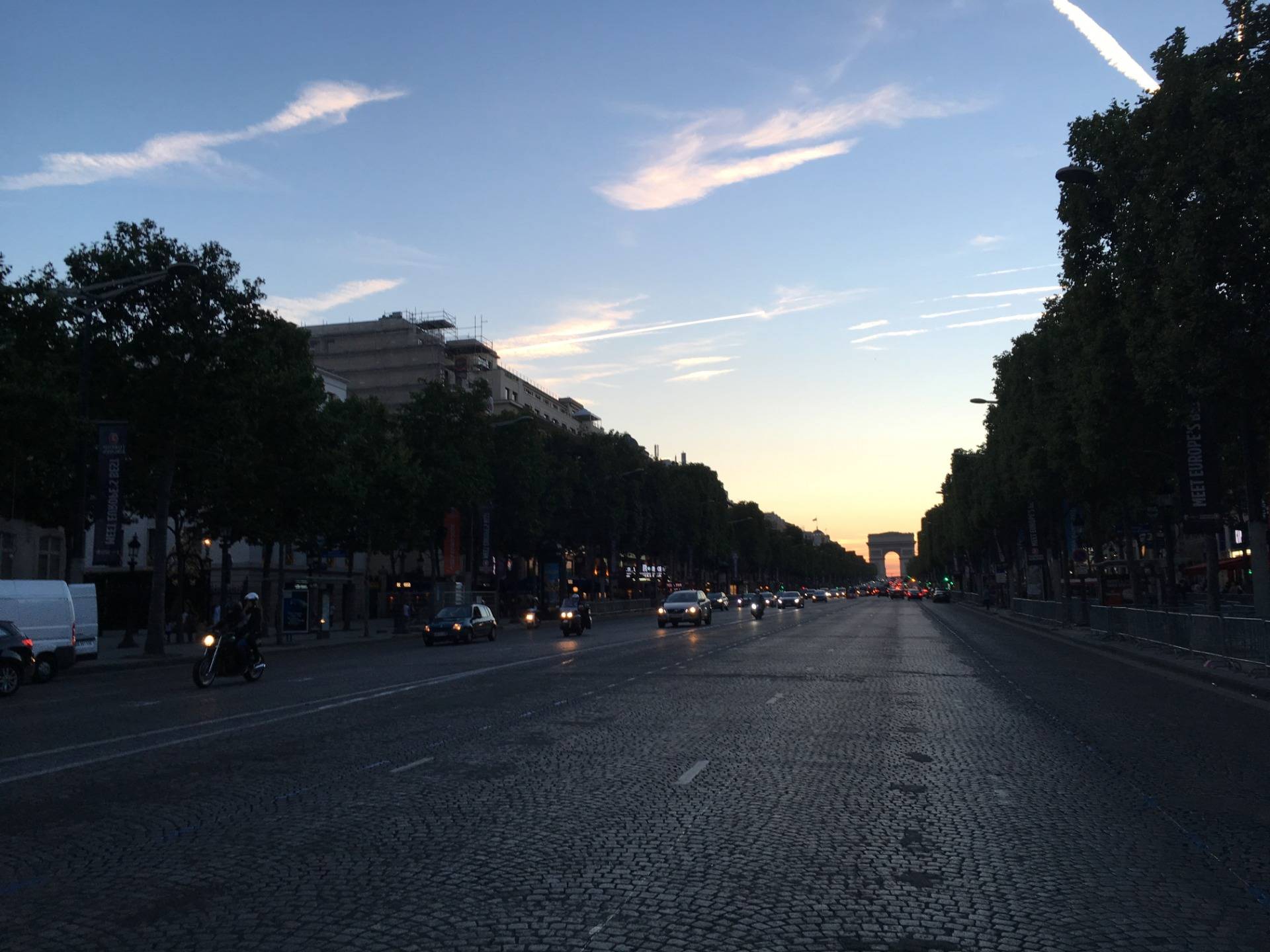 Avenue des Champs-Élysées towards Place Charles de Gaulle