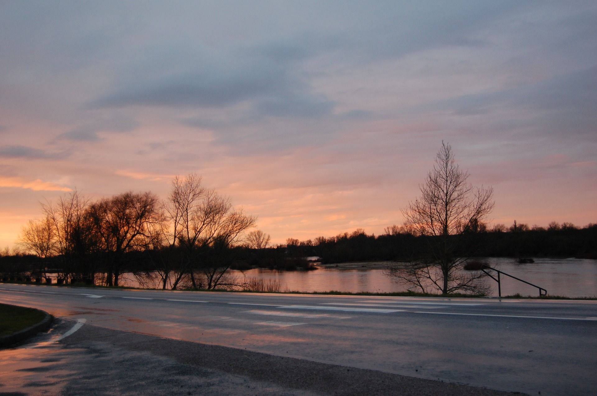 Sunrise on the Loire river