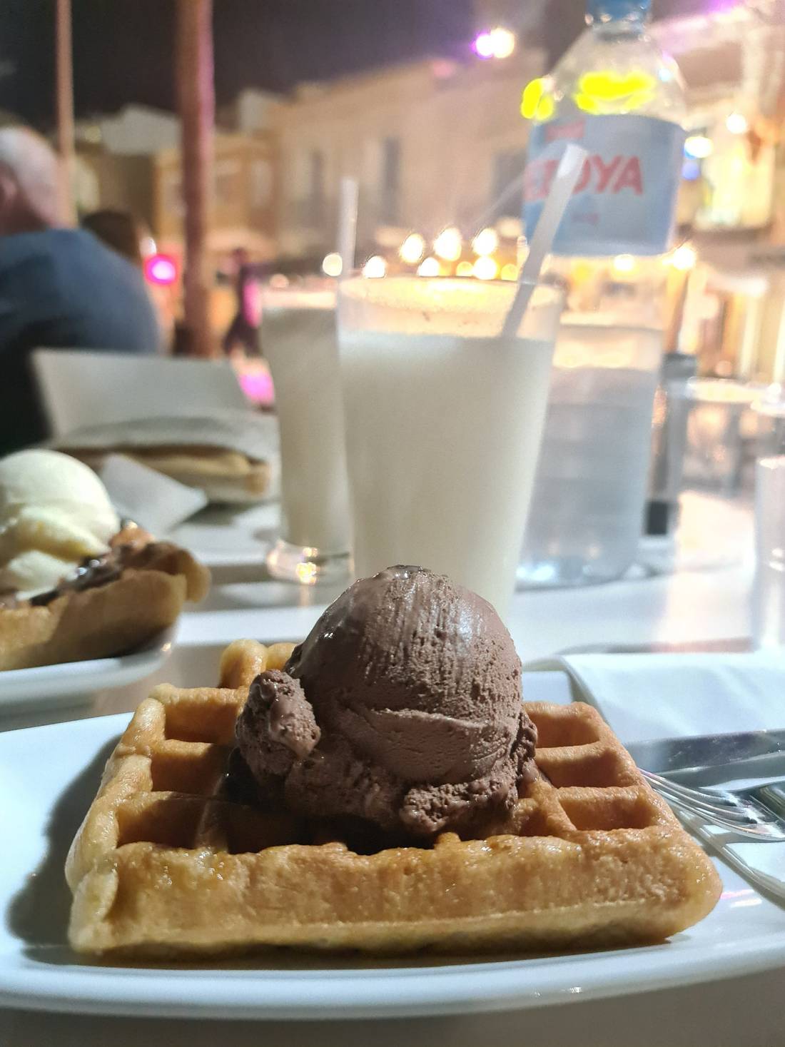 Fresh waffle topped with a dark chocolate ice cream ball sided with a very refreshing big glass of ”Alcoyano” (mixture of liquid horchata -tiger nut milk- with lemon slush) - €12/set.