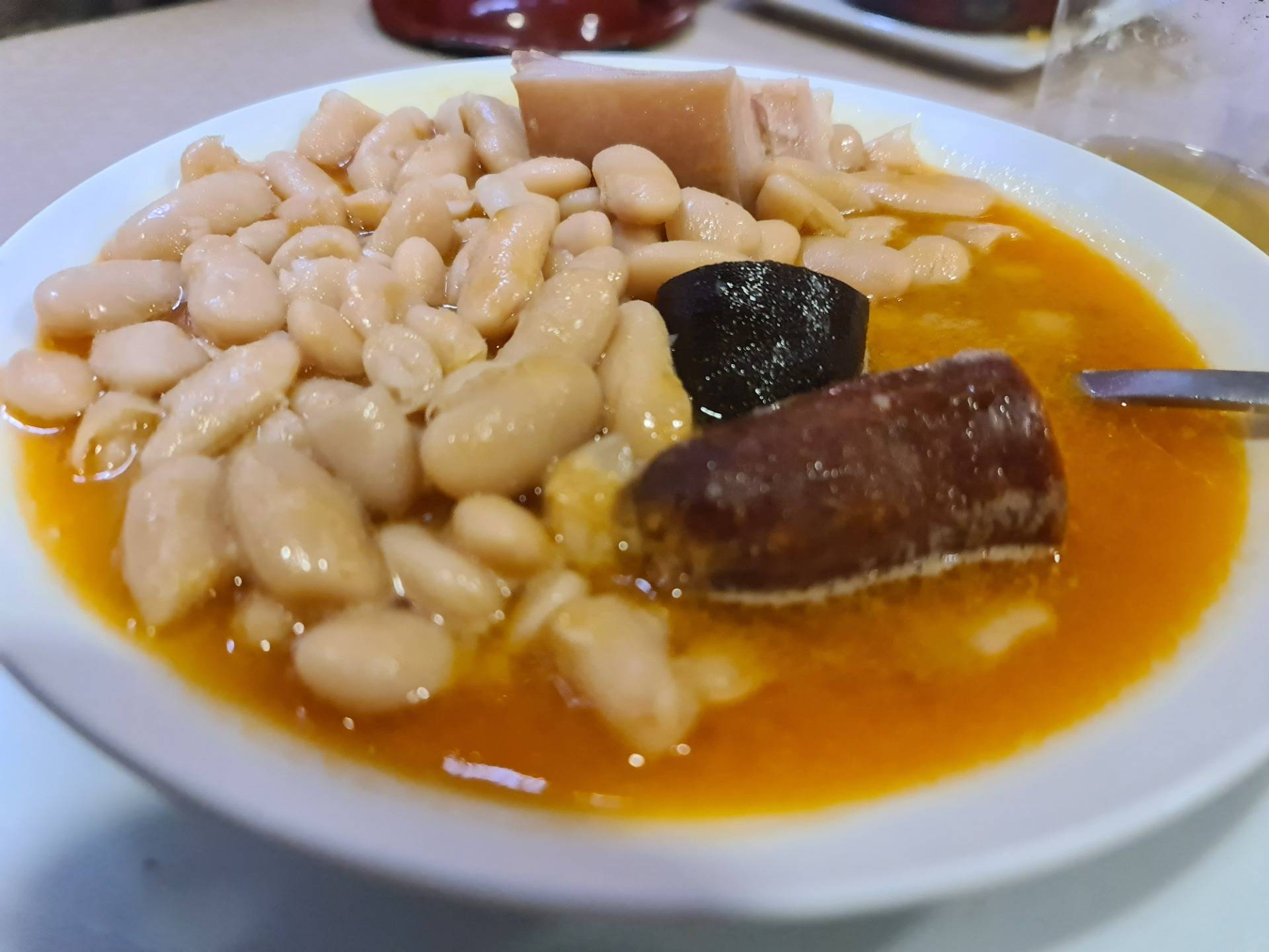 Asturian fabada: Bean stew with diverse pork meat (€14.50) (3).
