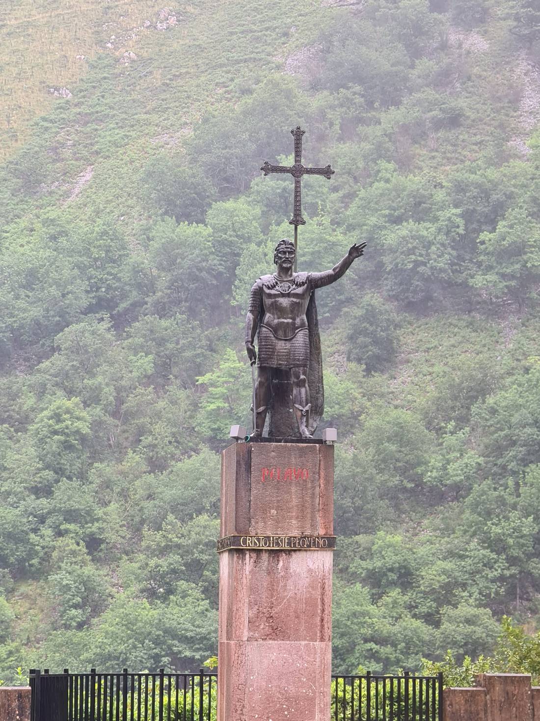 The pedestal reads: ”Our hope is in Christ. This small mountain will be the salvation of Spain.”