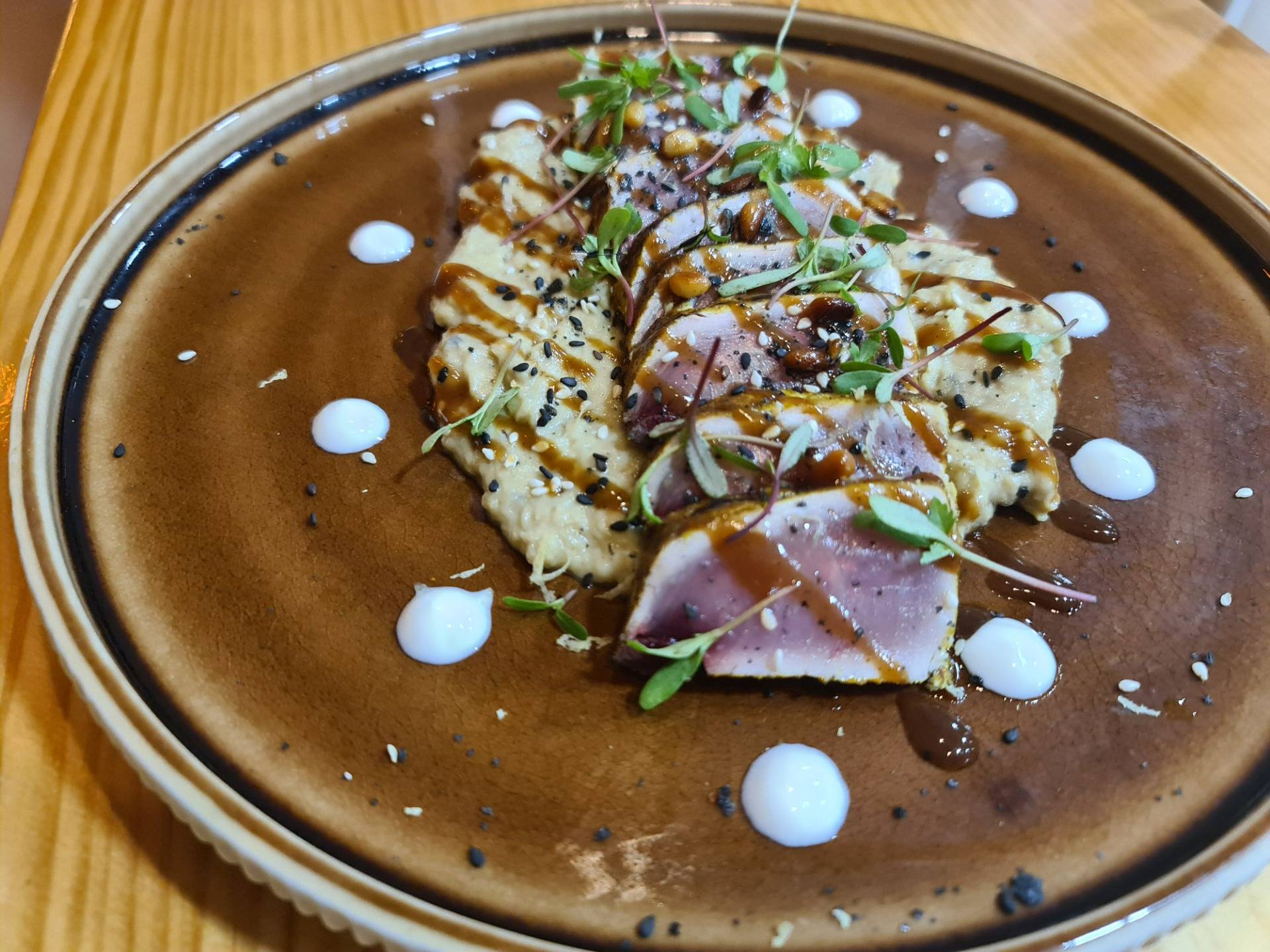 Lebanese style bonito (white tuna) marinated in ras-el-hanout and caraway on a Baba Ghanoush (Arabic eggplant paste) with pomegranate molasses, yogurt dots, tangerine sprouts and pine nuts (€21.50) (1).