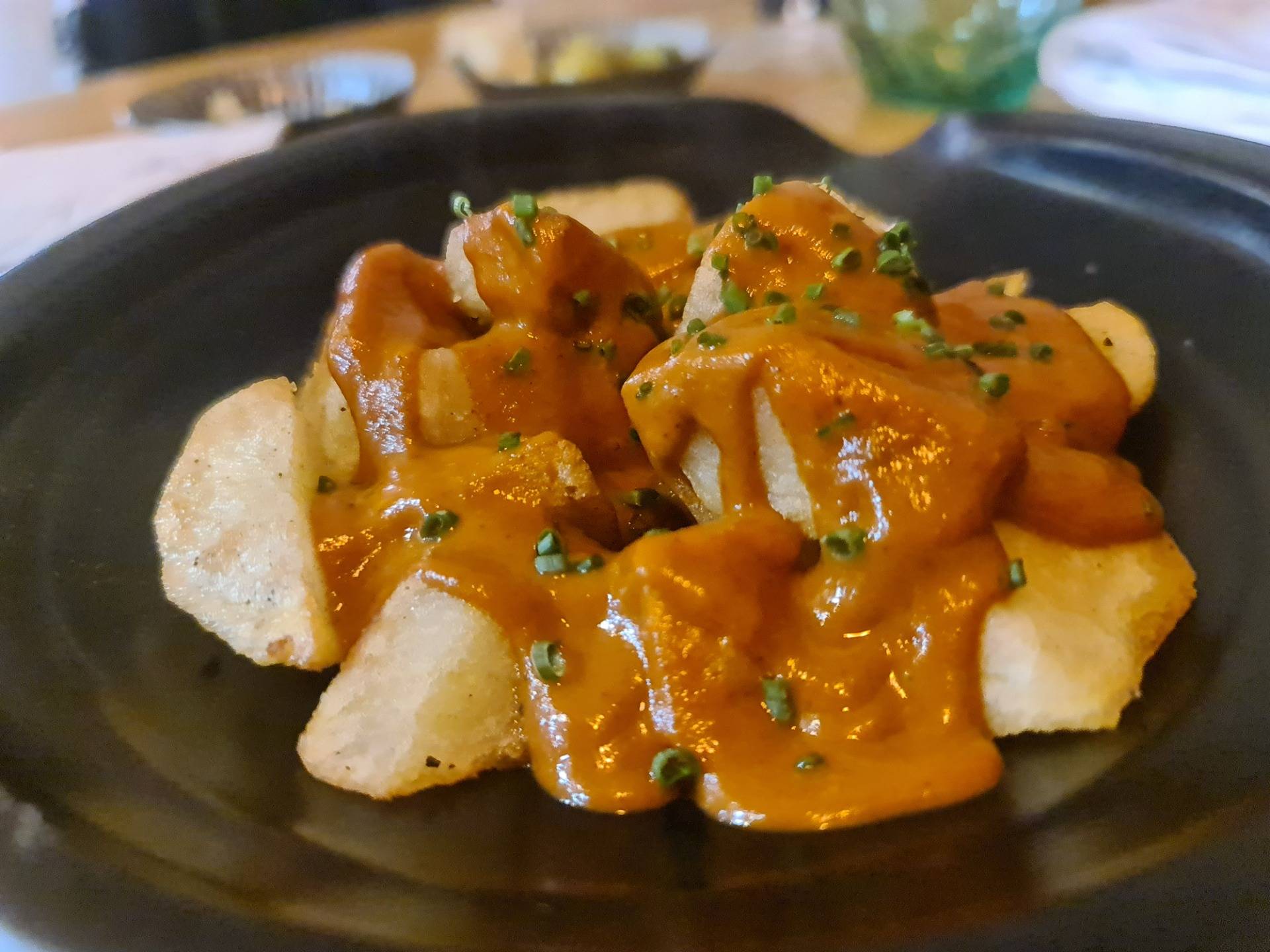 Brava style fried potatoes (€10) (2).