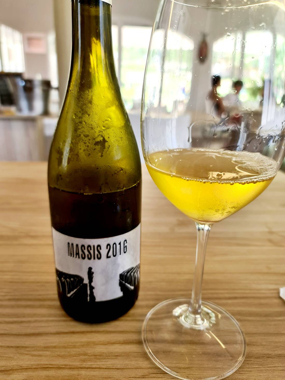 Catalan white wine made of 50% Garnatxa Blanca and 50% Xarel.lo grapes by Contador winery - Fresh with a touch of oak, citrus, passionfruit, melon and butter - Mineral, high intensity and full on the palate (€3.95/glass, on the house).