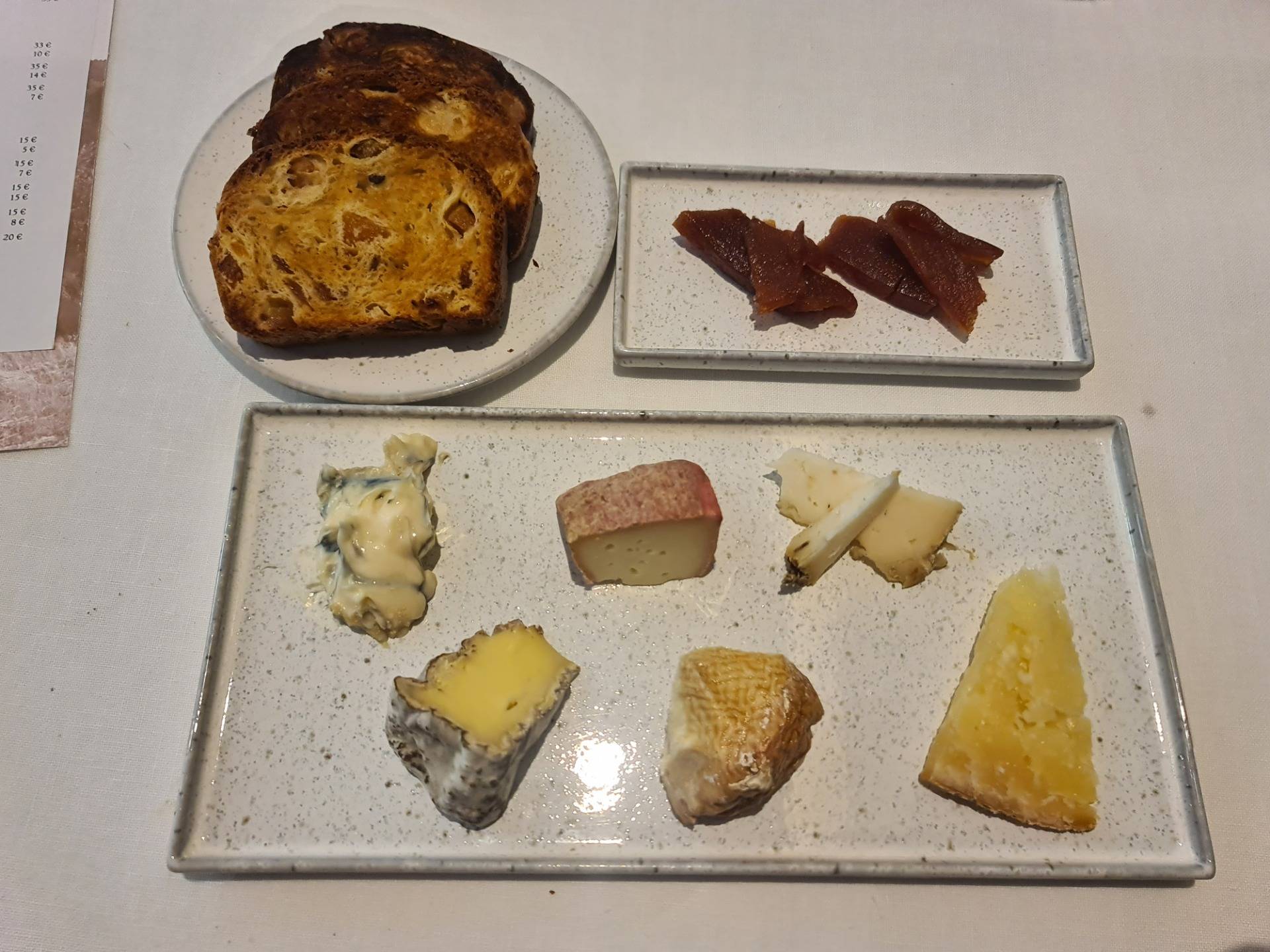 National artisan cheeses board, sided with artisan bread and quince (+€20/diner) (1).