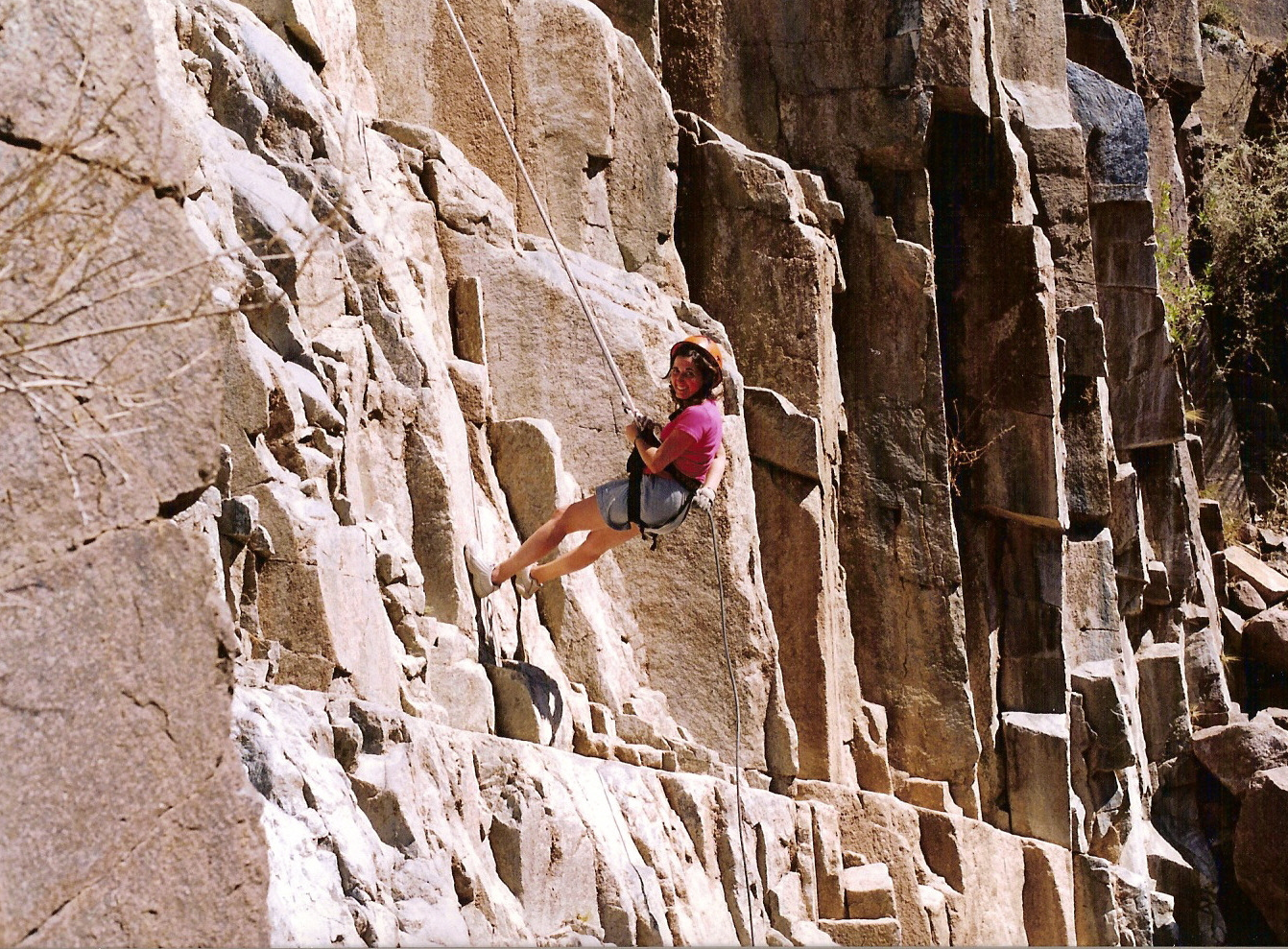 This photo was taken by the guide with whom we rappelled. AWESOME / Esta foto me la tomó el guía con el que hicimos rapel. Impresionante!