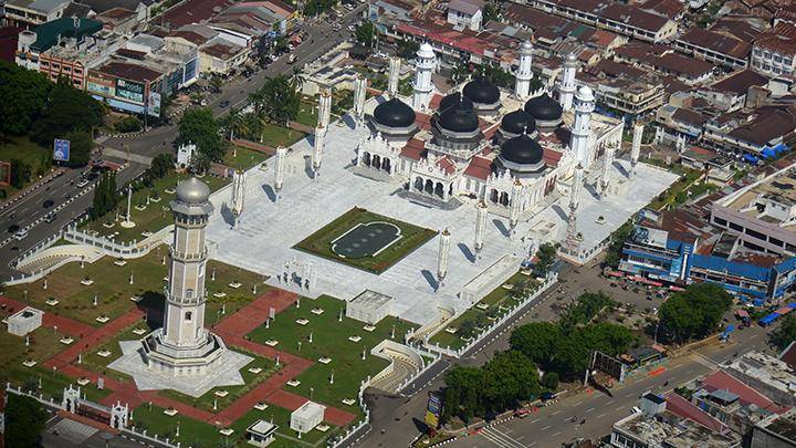 Baiturrahman Grand Mosque - a Historic Building as an Islamic Tourist Destination in Aceh, Indonesia