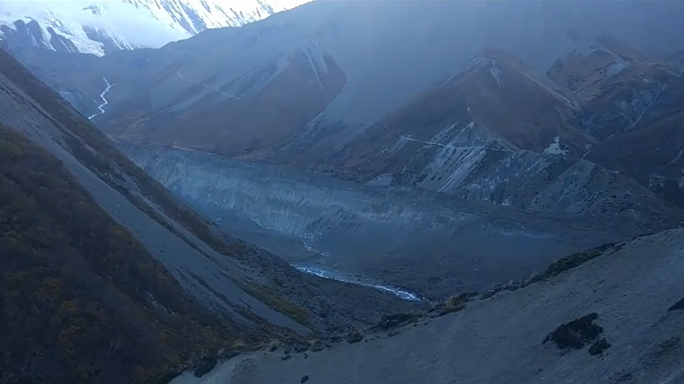 Grey lined Dramatic trail to base camp