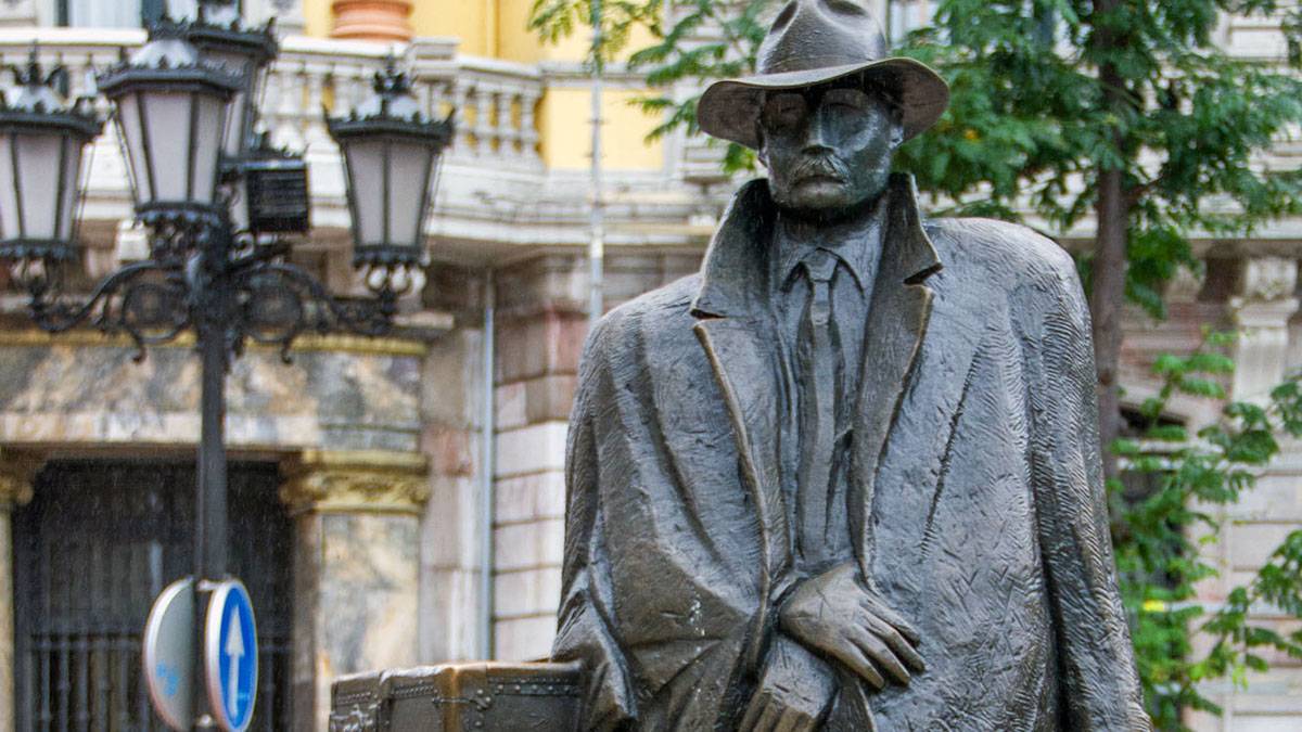 Oviedo's Statues: The Return of Williams B. Arrensberg