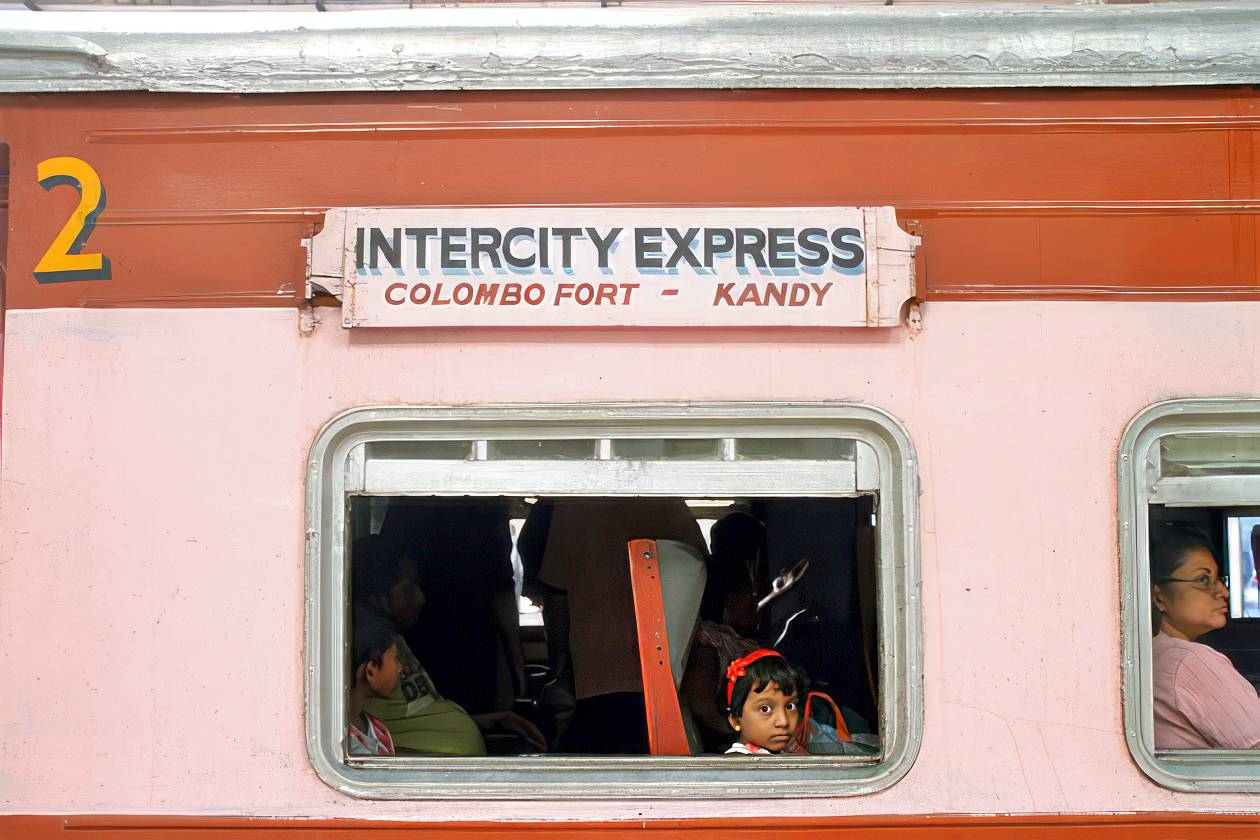 Intercity Express Colombo Fort to Kandy