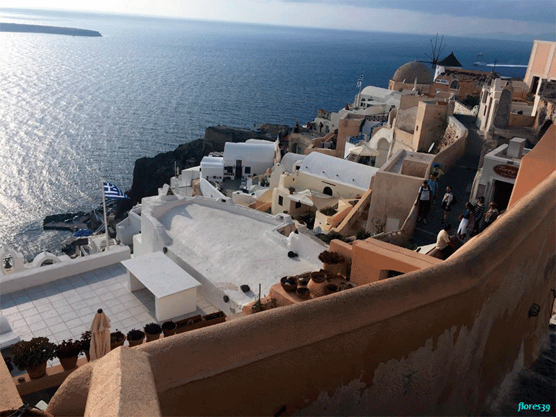 Santorini: The island created by Eufemo, son of Poseidon (A geographical and mythological journey)