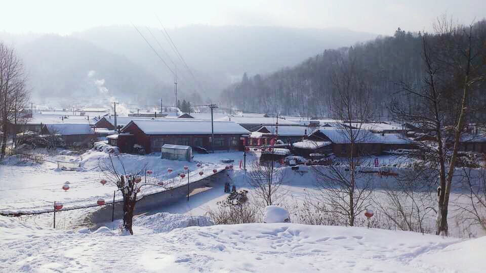 Skiing for the first time, monopolizing the entire ski area