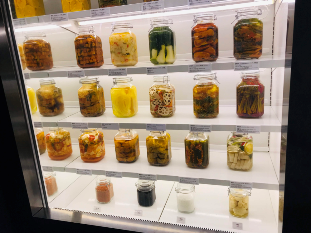 Korean kimchikan, get a taste of making kimchi