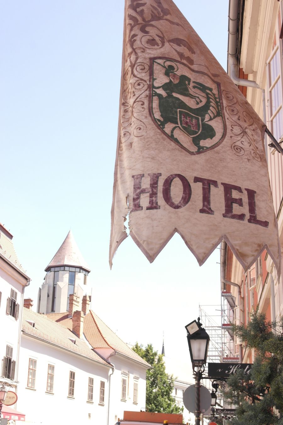 Soon enough i make it to the local Castle.