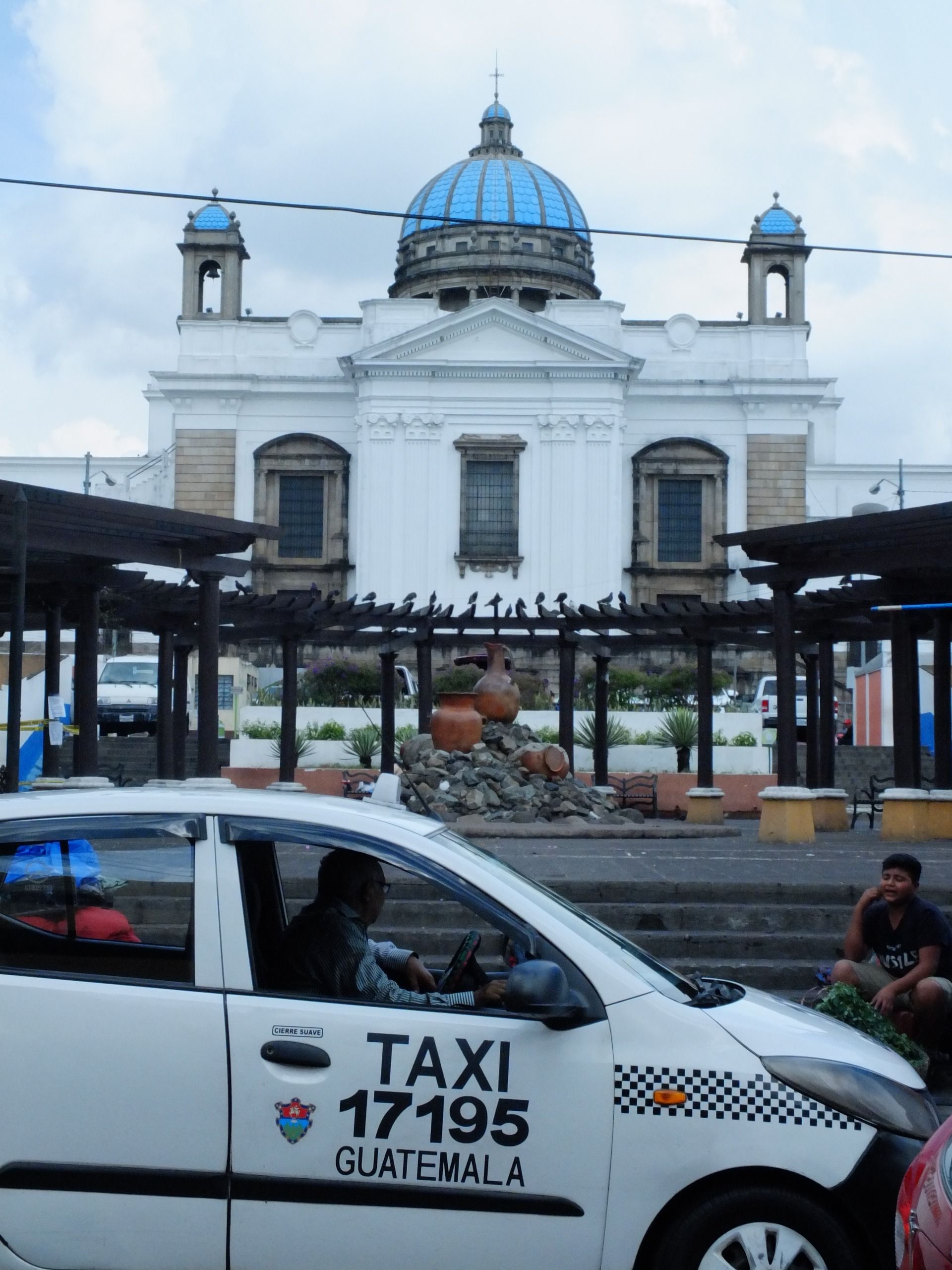 Rolling Through Guatemala City - In search for the best tacos.