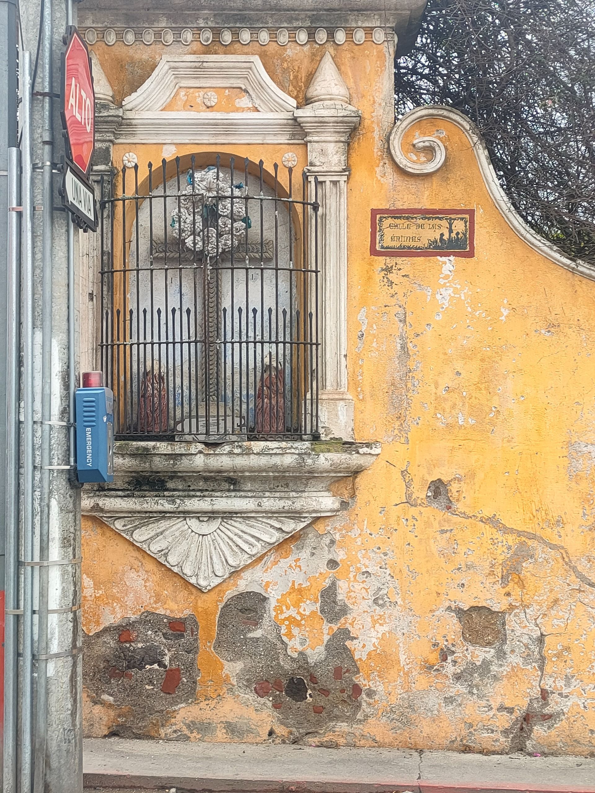 Awesome trail with volcano views and historical sights -Antigua, Guatemala.