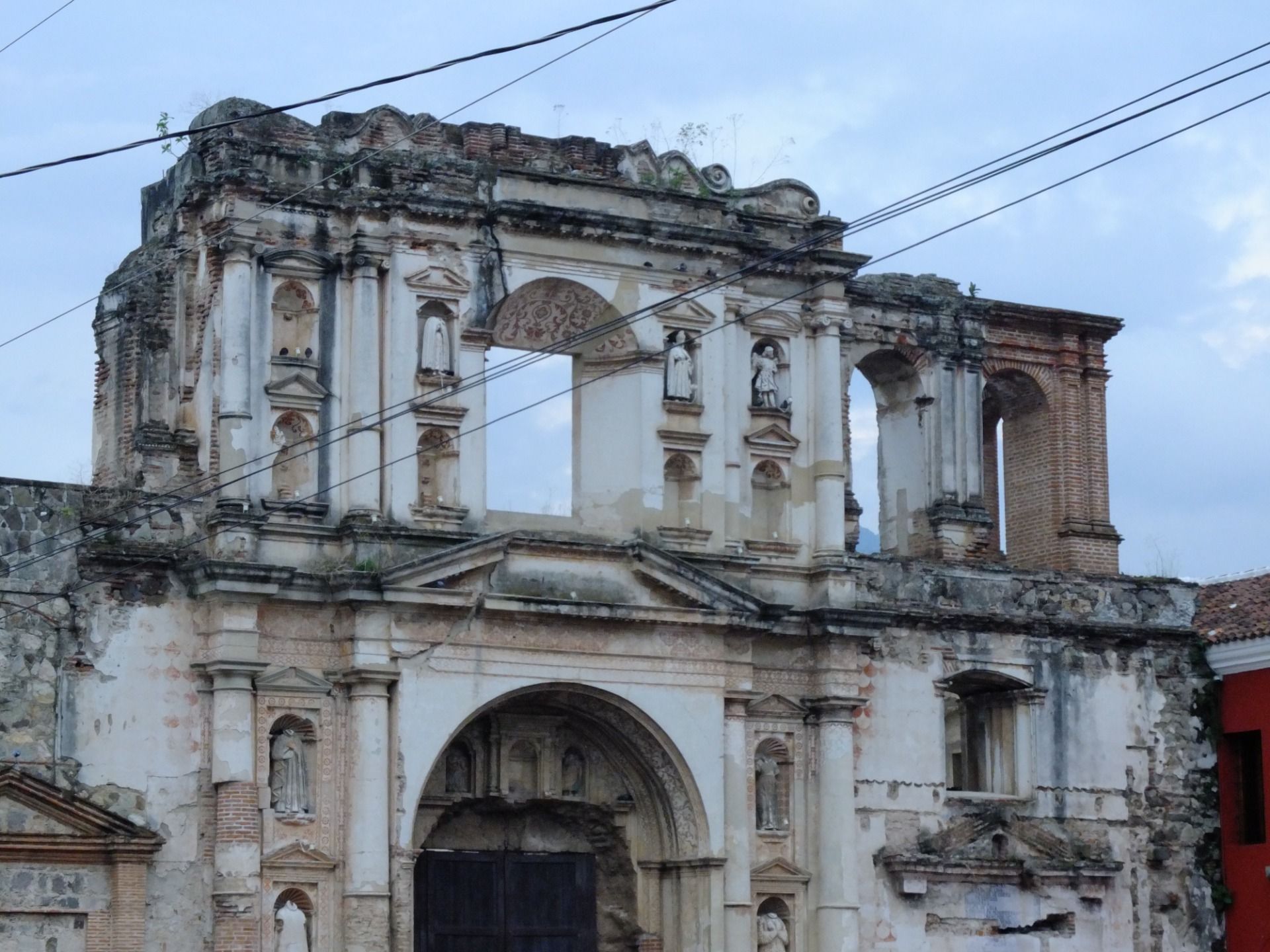 Smiles and Floods in Antigua + My first Chicken-bus experience! (retrospective)