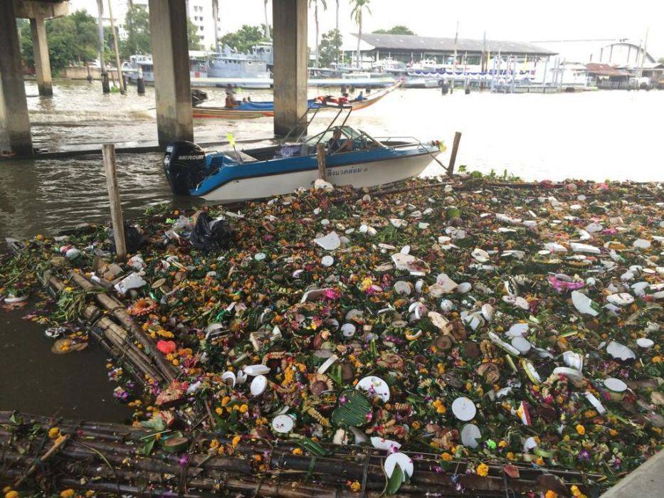 Image credits: https://coconuts.co/bangkok/news/tradition-vs-trash-officials-urge-fewer-plastic-krathong/