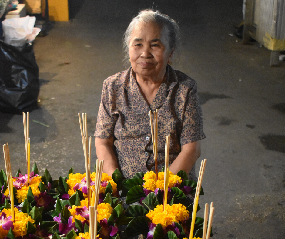 A Thai lady selling her Krathongs
