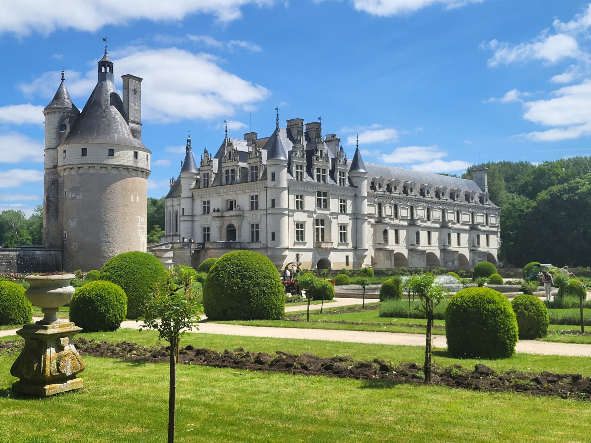 Loire Valley châteaux (castles).