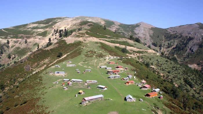 Gilan Province is situated on the coast of the Caspian Sea, nestled at the northern foothills of the Alborz Mountains [1/3]