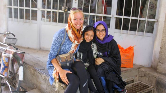 Meeting locals [2/6]