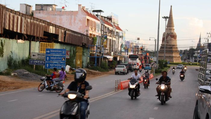 In Thailand scooters and low-power motorcycles are highly favored [2/3]