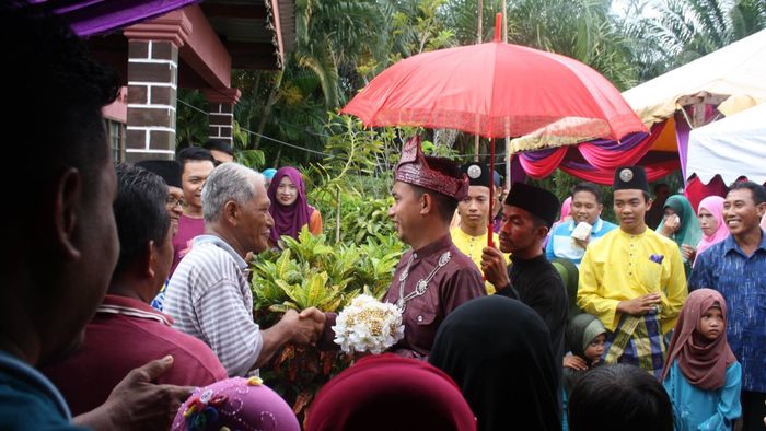 A moment from the traditional Malay wedding [1/2]