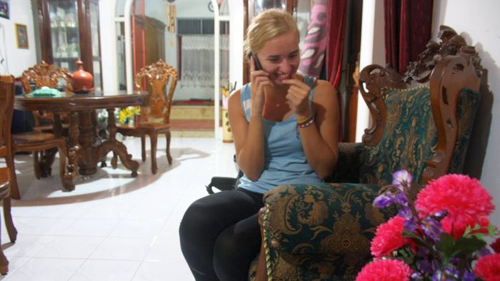 Kamile was talking to Mr. Jusmar’s daughter