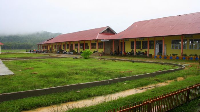 Local school in Sumatra Island, Indonesia [1/2]