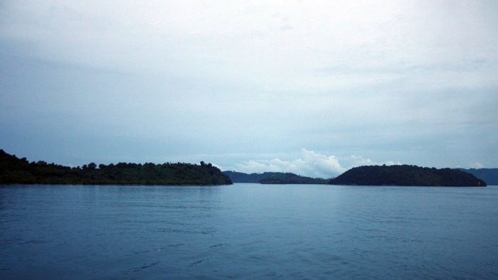 On the ferry to Java Island [1/2]