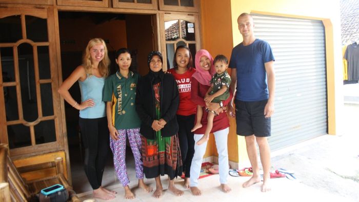 Our hosts in Jogjakarta (Super kind and cheerful people!) [1/2]