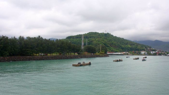 On the ferry to Java Island [2/2]