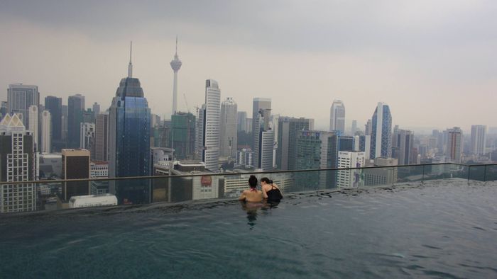 ”KL Skyline Hostel” rooftop pool