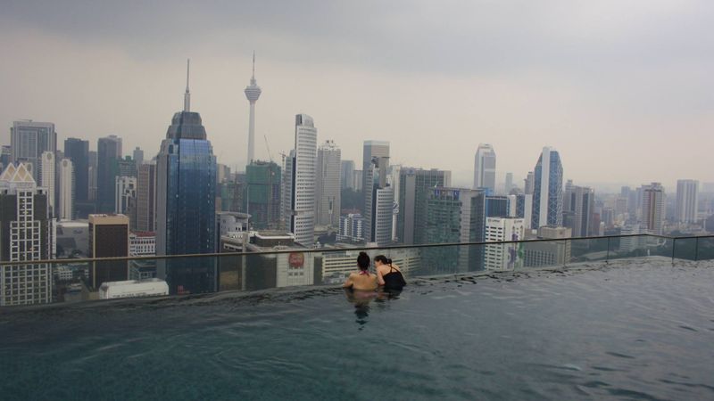 ”KL Skyline Hostel” rooftop pool