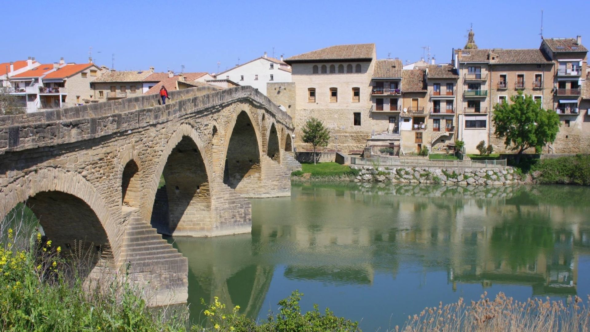 Queen’s Bridge (Spanish: Puente la Reina)