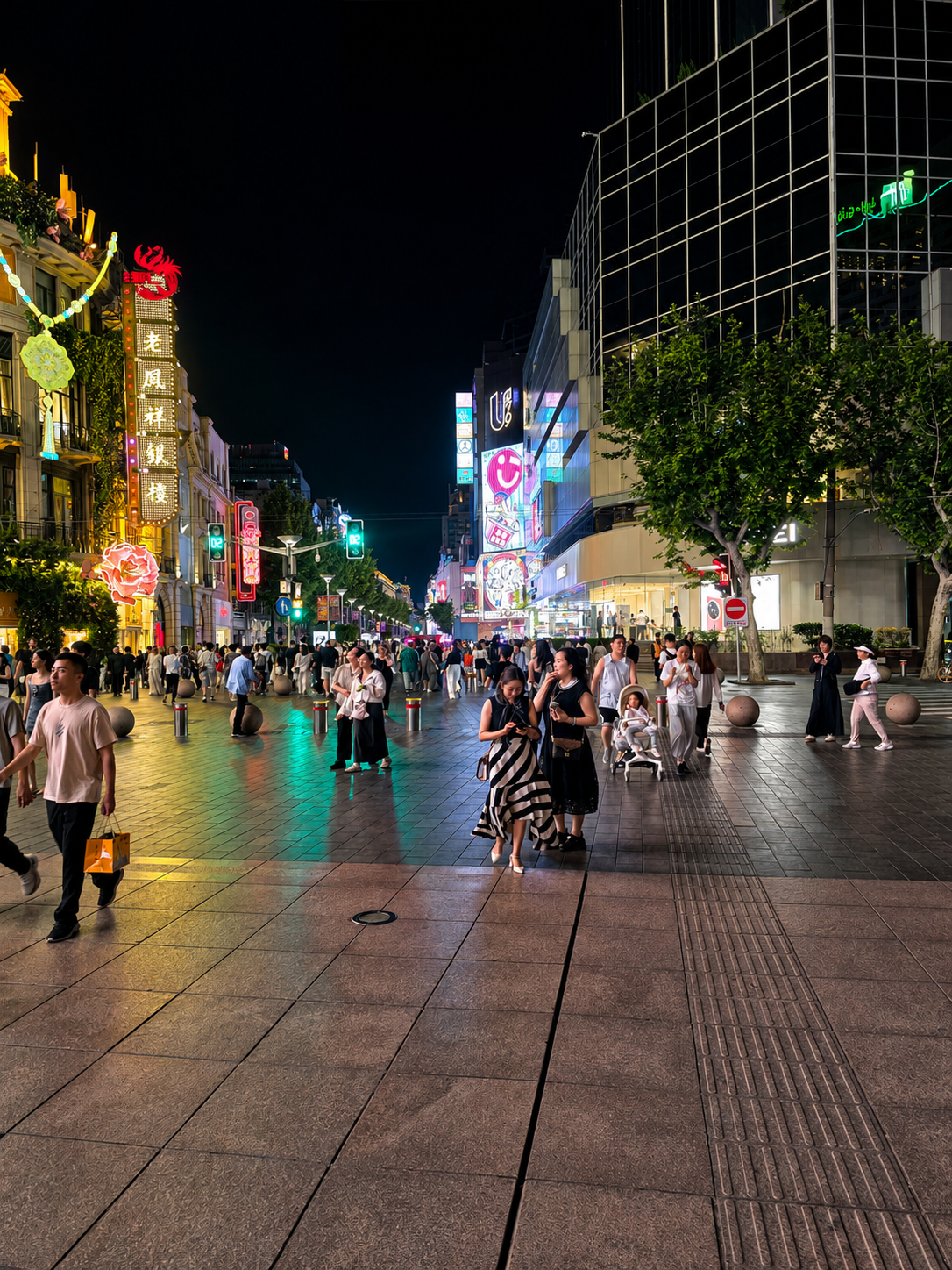 Nanjing Road after dark.