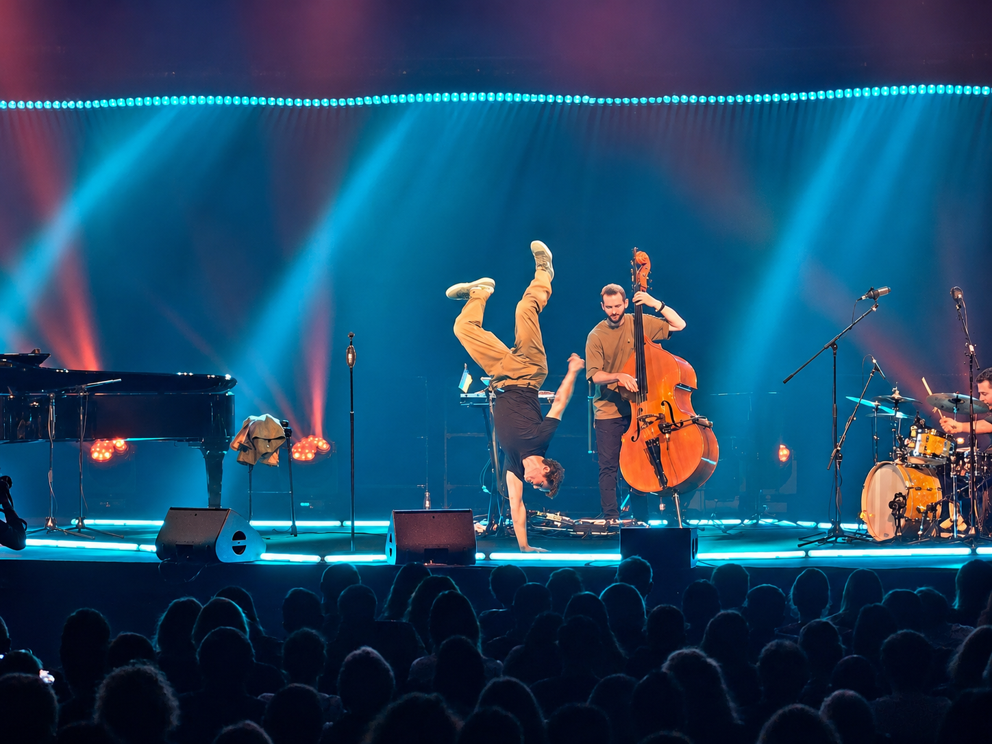The second climax replaced eighteenth-century longing with a one-handed rotation above the stage.