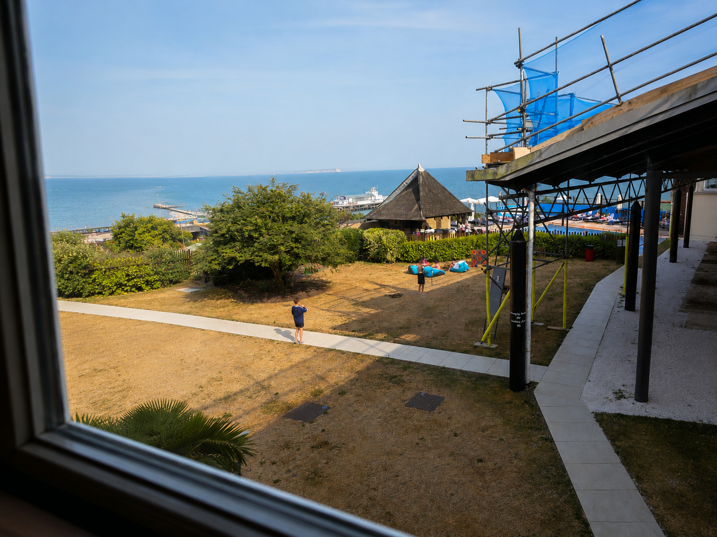 A perfectly respectable partial sea view—just not the direct one the hotel had promised.