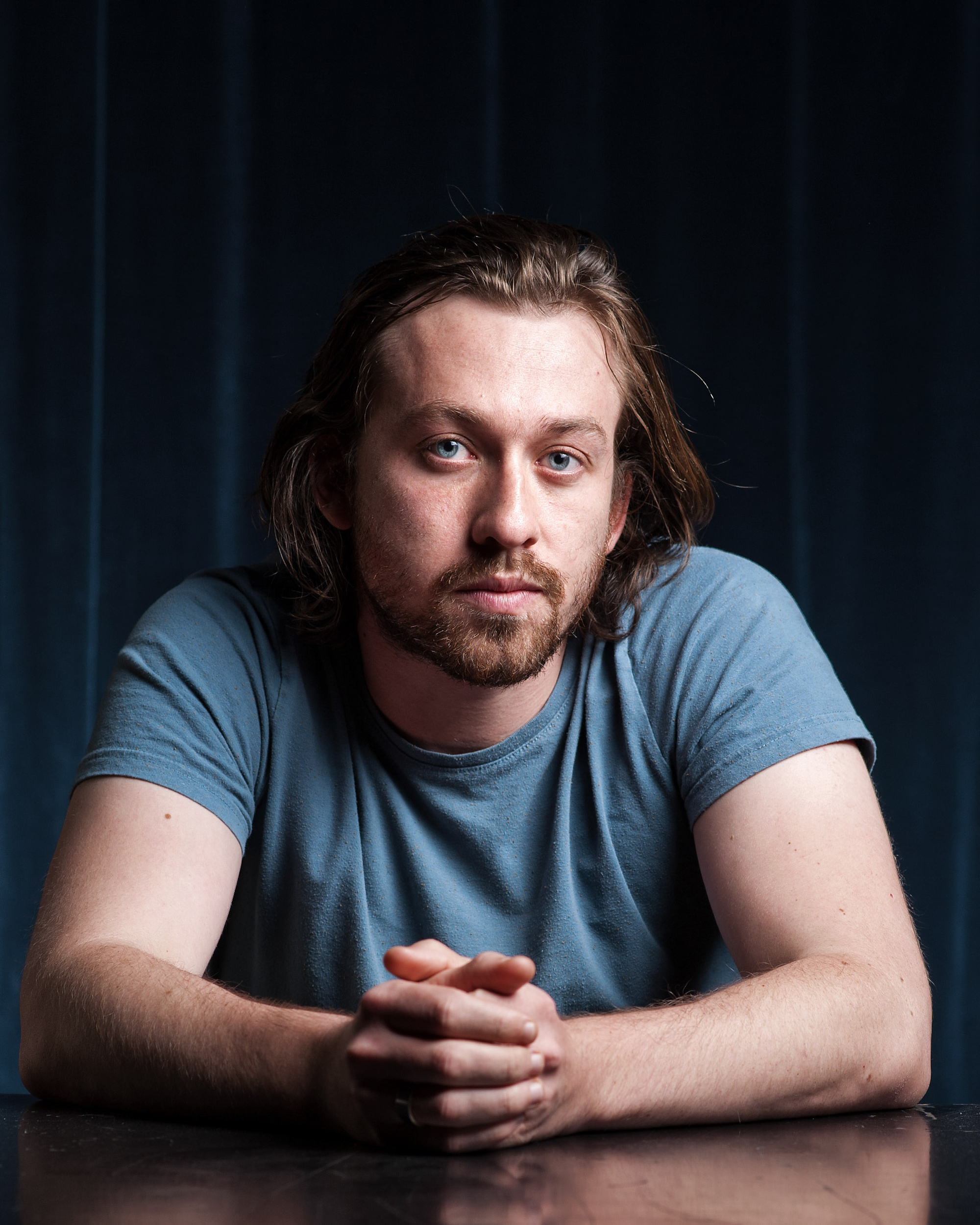 Simon Stone, director of the Vienna production that rebuilt La traviata around screens, social media and permanent public exposure. Photo: Reinhard Maximilian Werner / Wiener Staatsoper.