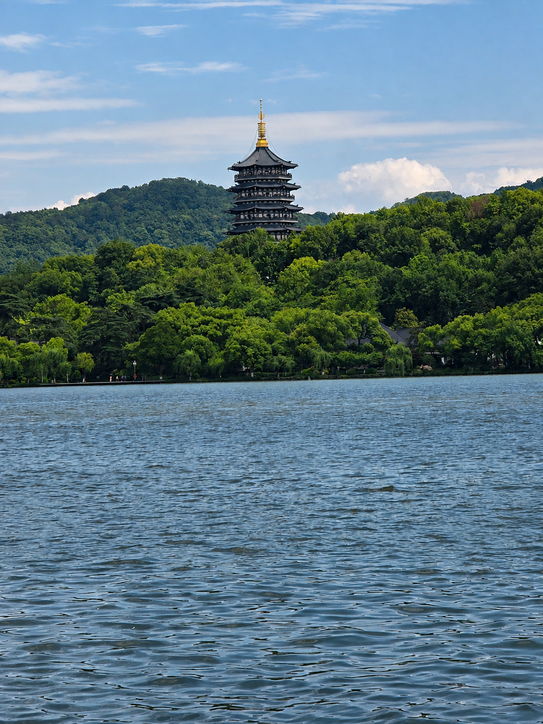 Leifeng Pagoda seen from West Lake