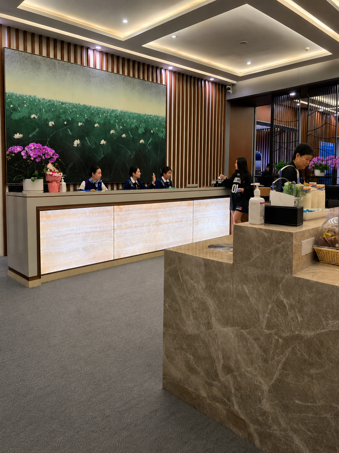 Business Class lounge at Shanghai Hongqiao Railway Station, with dedicated staff, comfortable seating and a modest selection of drinks and snacks before boarding.
